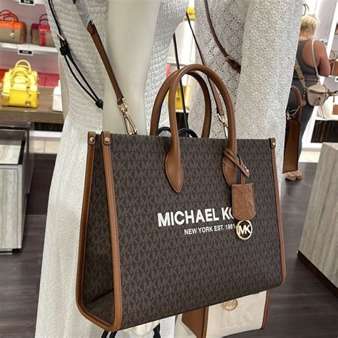 michael kors md ew tote stores